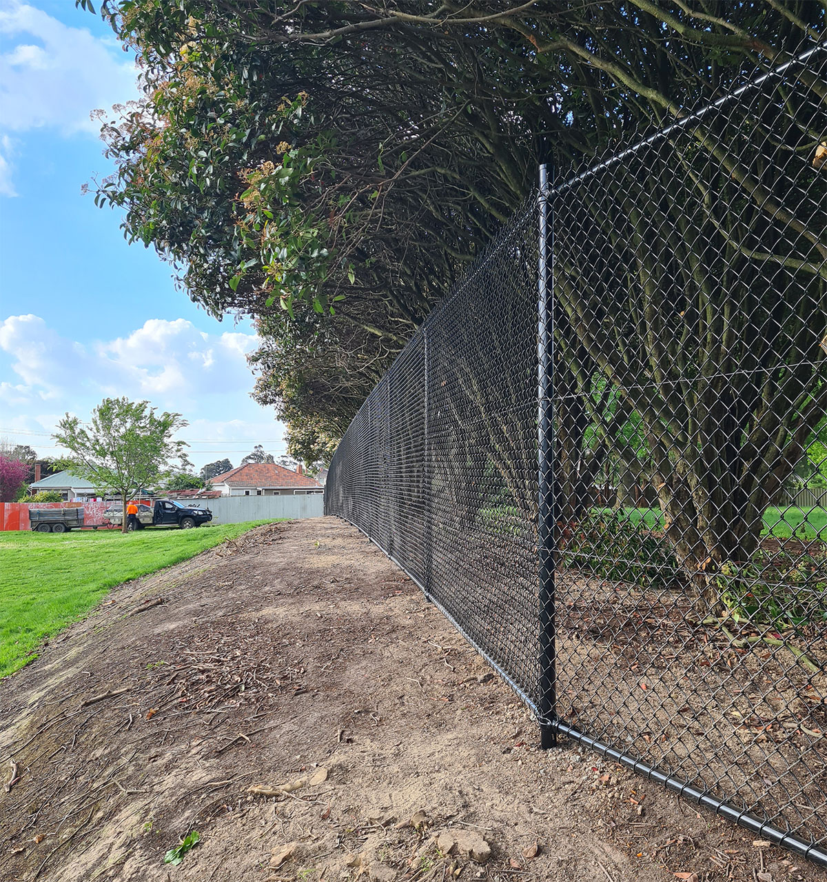 Chain mesh fencing